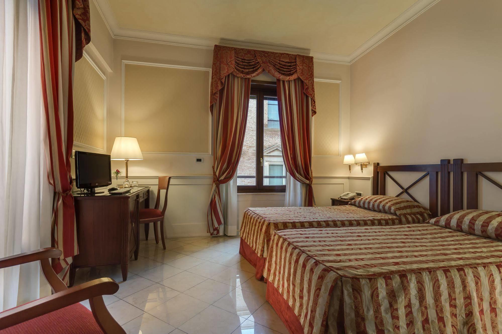 Palazzo Cardinal Cesi Hotel Rome Exterior photo