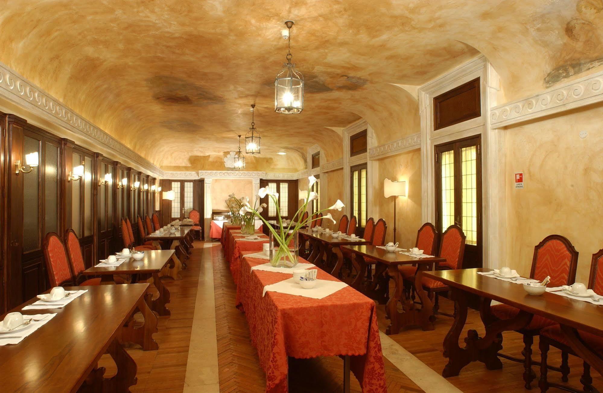 Palazzo Cardinal Cesi Hotel Rome Exterior photo
